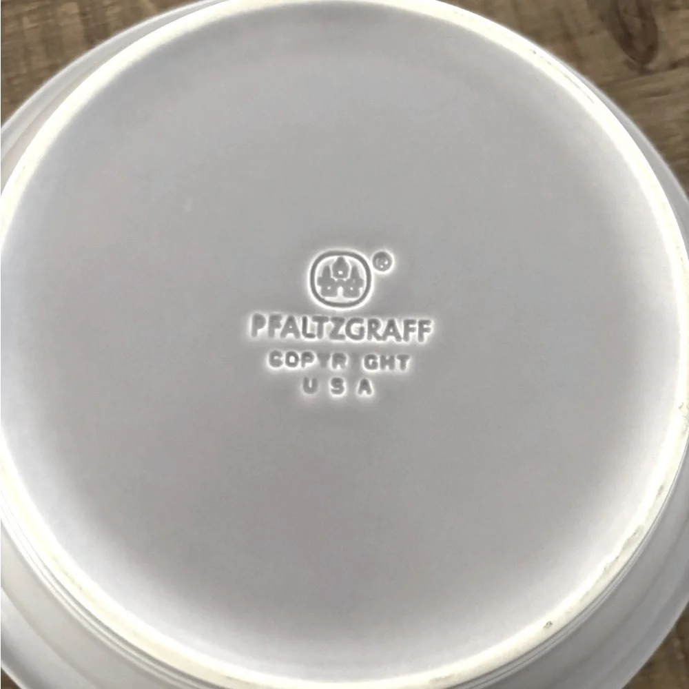 Vintage Pfaltzgraff Serving Bowl. 1990’s Lilac Stoneware | Pottery EUC 9.5” EUC